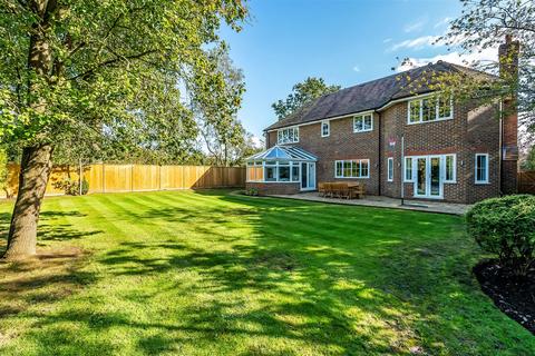 94b Lower Road, Fetcham, Leatherhead, KT22 9NG