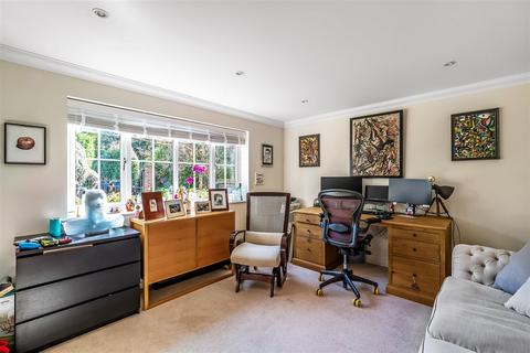 94b Lower Road, Fetcham, Leatherhead, KT22 9NG