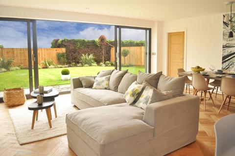 5 bedroom detached house for sale, Regal Court, Exeter