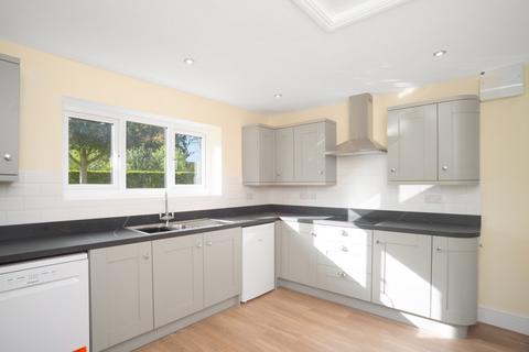 4 bedroom detached house to rent, Abbey Cottage, Oakley Road