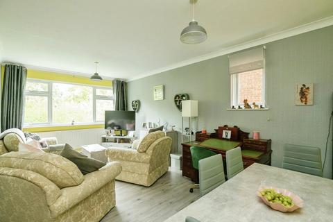 2 bedroom flat for sale, St Marks Close, Bexhill-on-Sea TN39