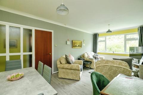 2 bedroom flat for sale, St Marks Close, Bexhill-on-Sea TN39