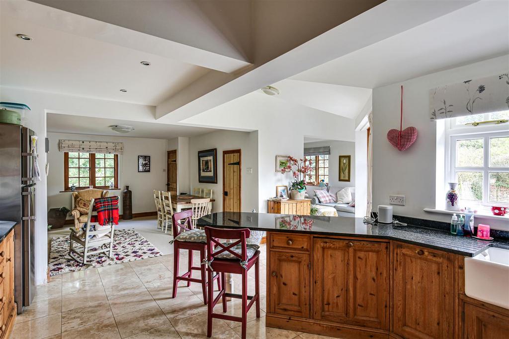 9 Kitchen Dining Room.jpg