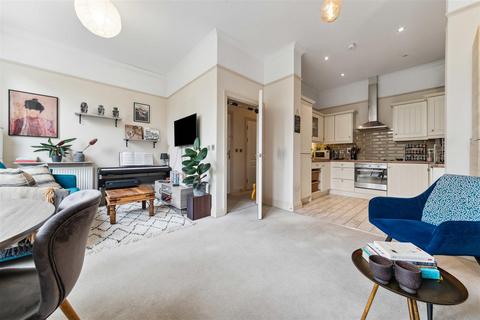 2 bedroom flat to rent, Josephine Avenue, London