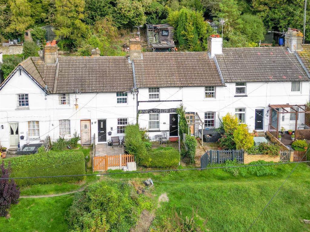 rochester-road-burham-2-bed-terraced-house-270-000