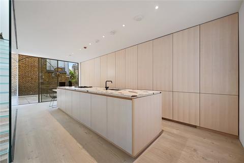 16 Uxbridge Street, London, W8 7SY