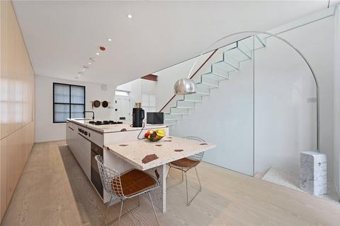 16 Uxbridge Street, London, W8 7SY