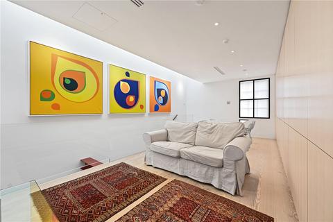 16 Uxbridge Street, London, W8 7SY