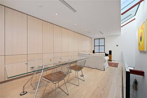 16 Uxbridge Street, London, W8 7SY