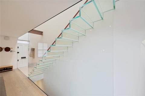 16 Uxbridge Street, London, W8 7SY