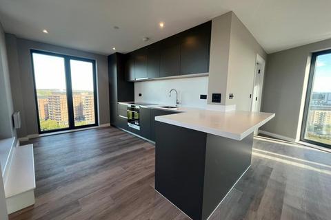 3 bedroom penthouse to rent, Springwell Gardens, Whitehall Road, Leeds LS12