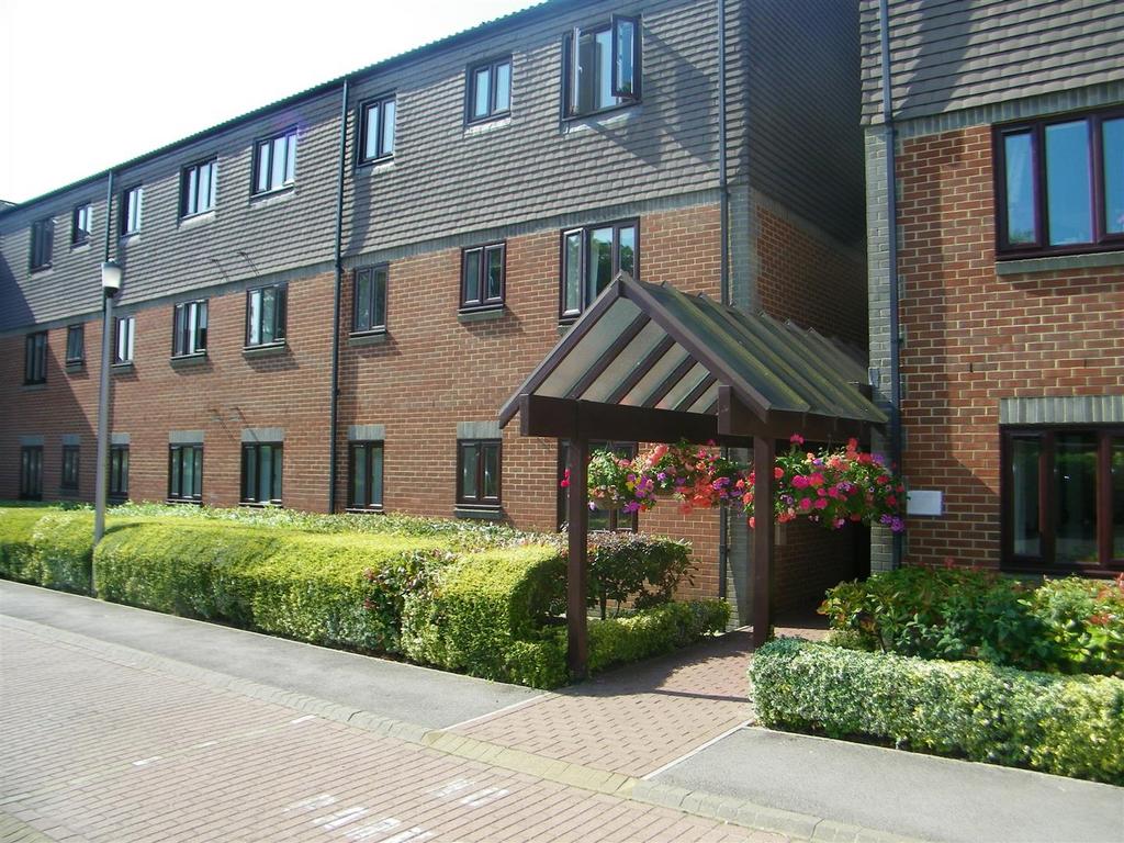 Wharf Court, Melksham SN12 2 bed apartment for sale - £85,000