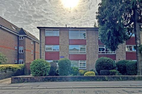 2 bedroom flat for sale, Station Road, Redhill