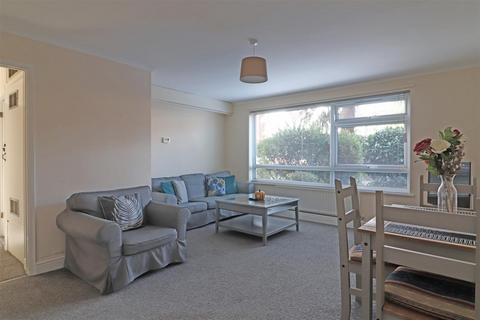 2 bedroom flat for sale, Station Road, Redhill