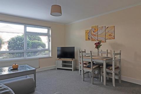 2 bedroom flat for sale, Station Road, Redhill