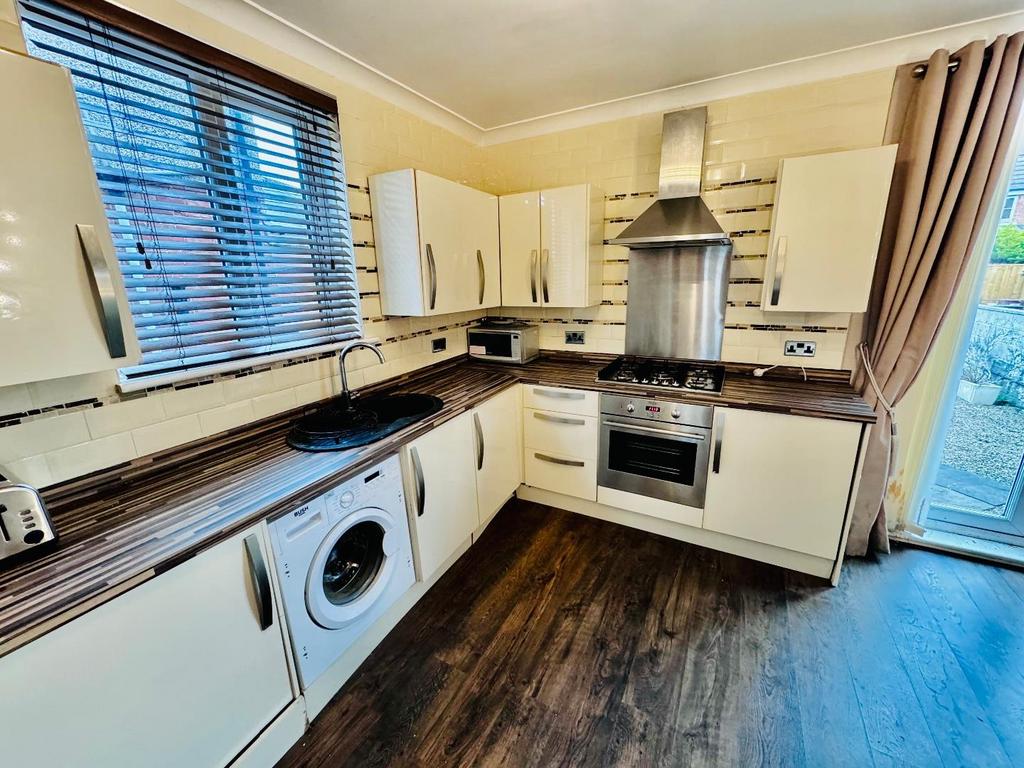 Kitchen/ Dining Room