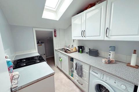 3 bedroom flat to rent, St. Clements Street