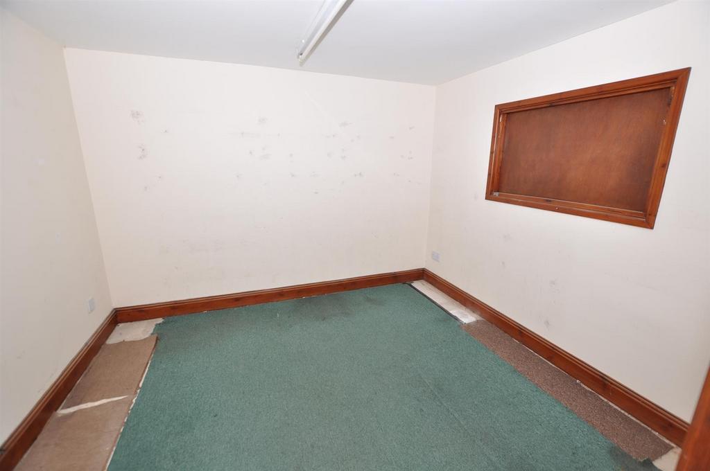 Pentre Road, St. Clears, Carmarthen Property to rent £663 pcm (£153 pw)