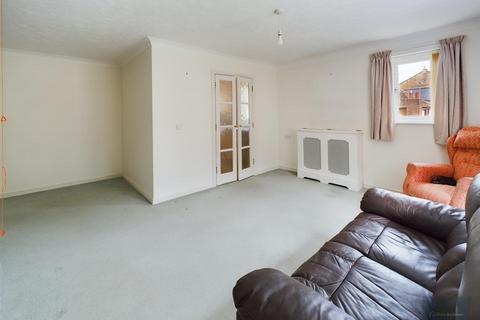 2 bedroom apartment for sale, Giffords Court, Melksham SN12