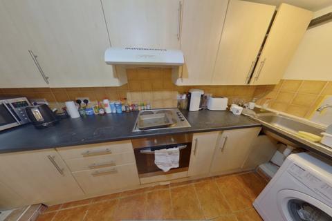 5 bedroom terraced house to rent, 47 Royal Park Avenue, Hyde Park, Leeds LS6