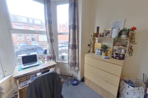 5 bedroom terraced house to rent, 47 Royal Park Avenue, Hyde Park, Leeds LS6