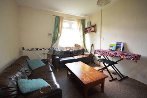 3 bedroom property to rent, 50 Kelso Gardens, Hyde Park, Leeds LS2