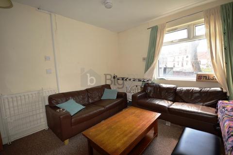 3 bedroom property to rent, 50 Kelso Gardens, Hyde Park, Leeds LS2