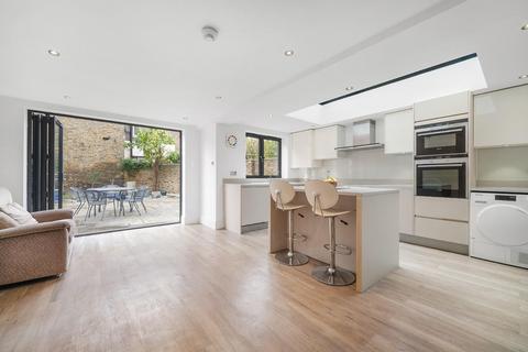 4 bedroom house for sale, Mervan Road, SW2