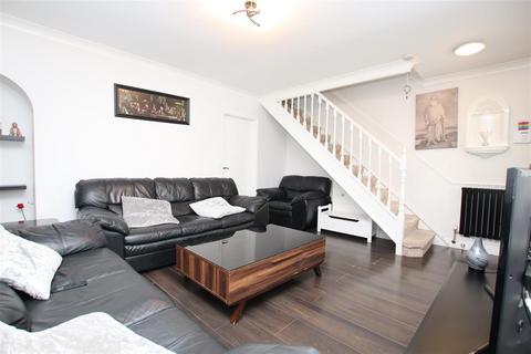 15 Queens Gardens, Dartford, DA2 6HZ