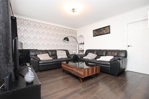 15 Queens Gardens, Dartford, DA2 6HZ
