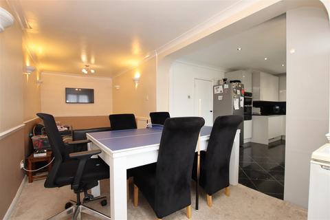 15 Queens Gardens, Dartford, DA2 6HZ