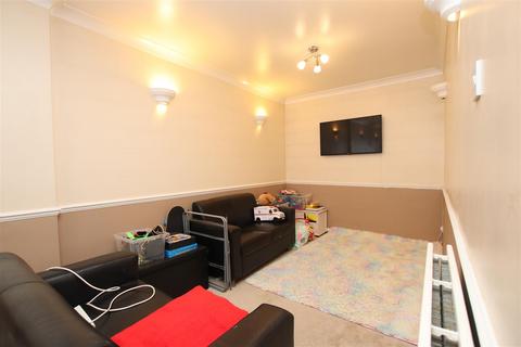 15 Queens Gardens, Dartford, DA2 6HZ