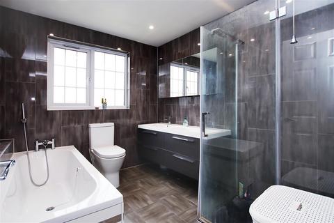 15 Queens Gardens, Dartford, DA2 6HZ