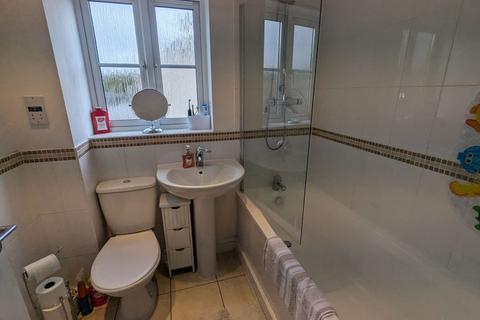 3 bedroom semi-detached house for sale, Erwr Brenhinoedd, Llandybie, SA18 2TQ