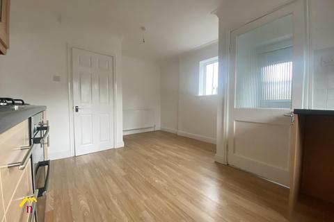 3 bedroom terraced house to rent, South Road, Doncaster DN8