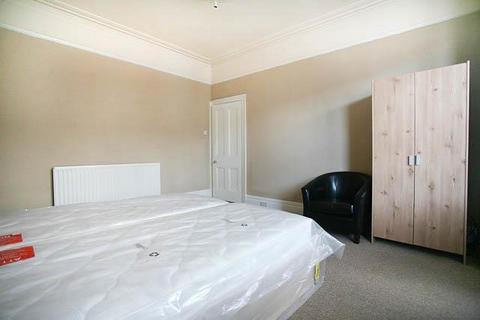 3 bedroom flat to rent, Oakland Road, Newcastle Upon Tyne NE2