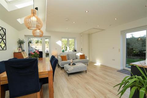 4 bedroom end of terrace house for sale, Manor Drive, Brafferton, York