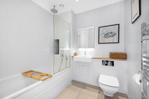 2 bedroom apartment for sale, Peckham Road, Camberwell, London, SE5