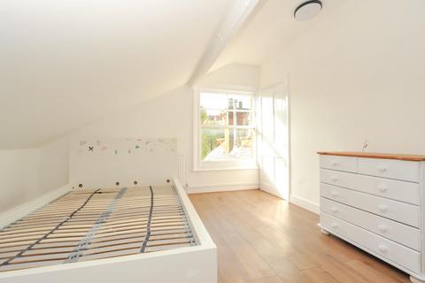 2 bedroom flat to rent, Lower Road, Chorleywood, WD3