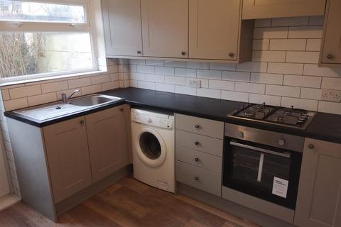 4 bedroom house to rent, Warren Crescent