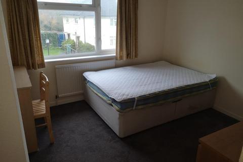 4 bedroom house to rent, Warren Crescent