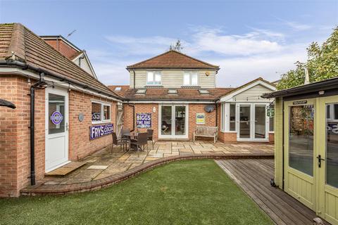 4 bedroom detached house for sale, Pinewood Drive, New Haw