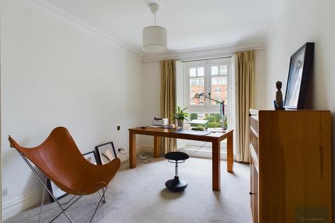 3 bedroom apartment to rent, Clevedon Road, East Twickenham