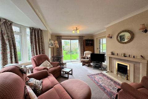 93 Earl Richards Road South, Exeter, EX2 6AP