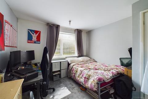 16 Brook Close, Exeter, EX1 3JL