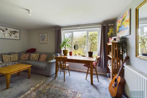 16 Brook Close, Exeter, EX1 3JL