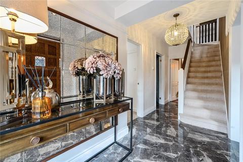 25 Clarendon Way, Chislehurst, BR7 6RE