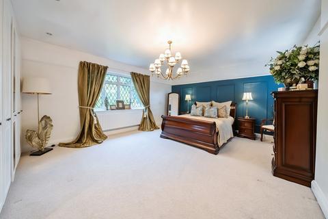 25 Clarendon Way, Chislehurst, BR7 6RE