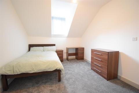 4 bedroom terraced house to rent, Heeley Road, Birmingham B29