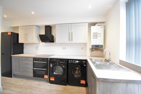 4 bedroom terraced house to rent, Heeley Road, Birmingham B29